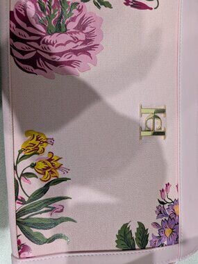 Carolina Herrerra floral pink cosmetics clutchpouch Case travel toiletries case